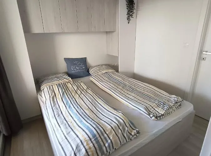 Sea View Holidays - Mobilehome 度假居